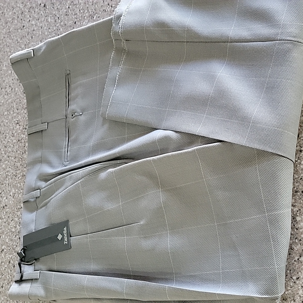 Zanella Bennett Italian wool dress pants new Size 42, pleats, no hem. Gray.